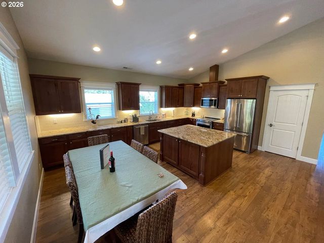 16695 S HARDING Rd, Oregon City, OR 97045