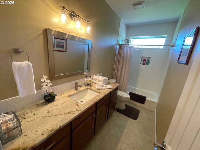 16695 S HARDING Rd, Oregon City, OR 97045