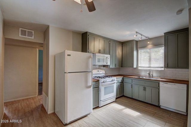 7023 N 11TH Place, Phoenix, AZ 85020
