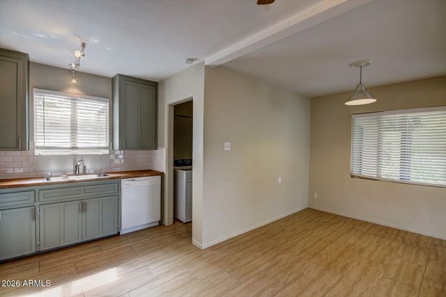 7023 N 11TH Place, Phoenix, AZ 85020