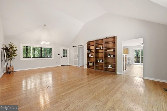 4 PEACE PIPE LN, Hedgesville, WV 25427