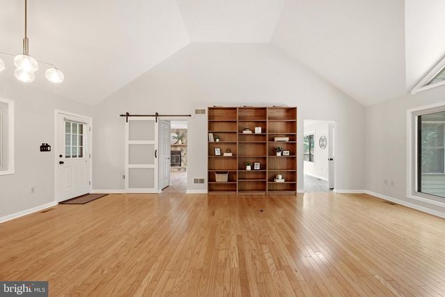 4 PEACE PIPE LN, Hedgesville, WV 25427