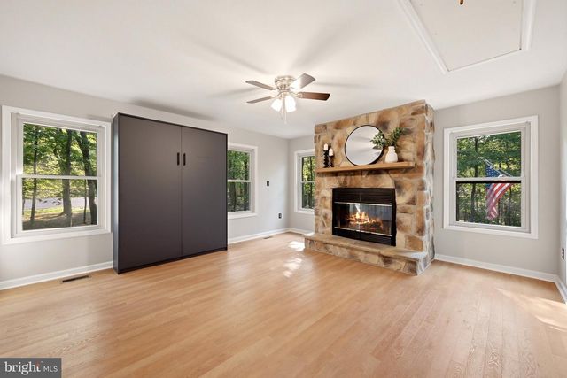 4 PEACE PIPE LN, Hedgesville, WV 25427