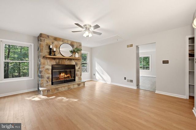 4 PEACE PIPE LN, Hedgesville, WV 25427