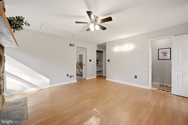 4 PEACE PIPE LN, Hedgesville, WV 25427