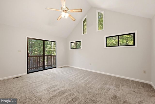 4 PEACE PIPE LN, Hedgesville, WV 25427