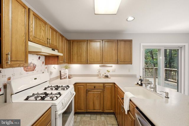4 PEACE PIPE LN, Hedgesville, WV 25427