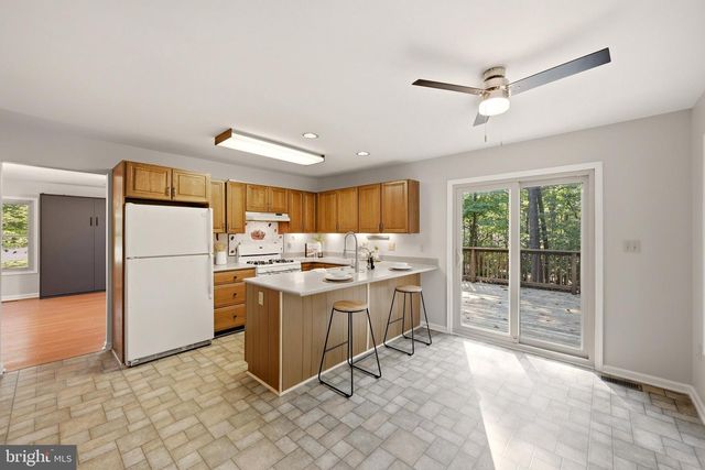 4 PEACE PIPE LN, Hedgesville, WV 25427