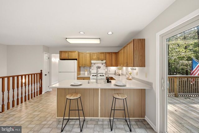 4 PEACE PIPE LN, Hedgesville, WV 25427