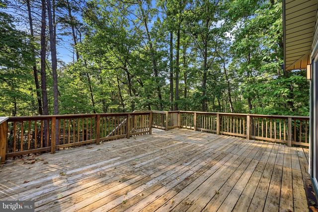 4 PEACE PIPE LN, Hedgesville, WV 25427
