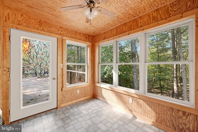 4 PEACE PIPE LN, Hedgesville, WV 25427