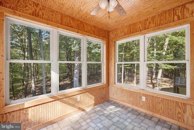 4 PEACE PIPE LN, Hedgesville, WV 25427