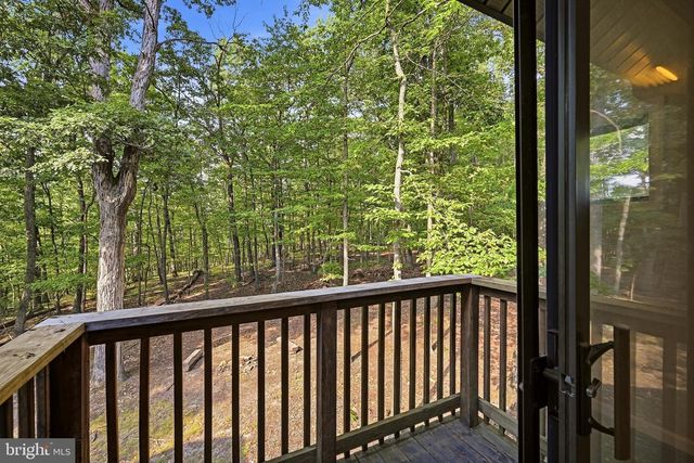 4 PEACE PIPE LN, Hedgesville, WV 25427