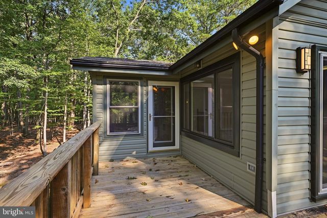 4 PEACE PIPE LN, Hedgesville, WV 25427