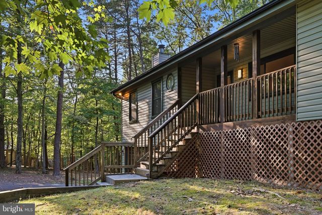 4 PEACE PIPE LN, Hedgesville, WV 25427