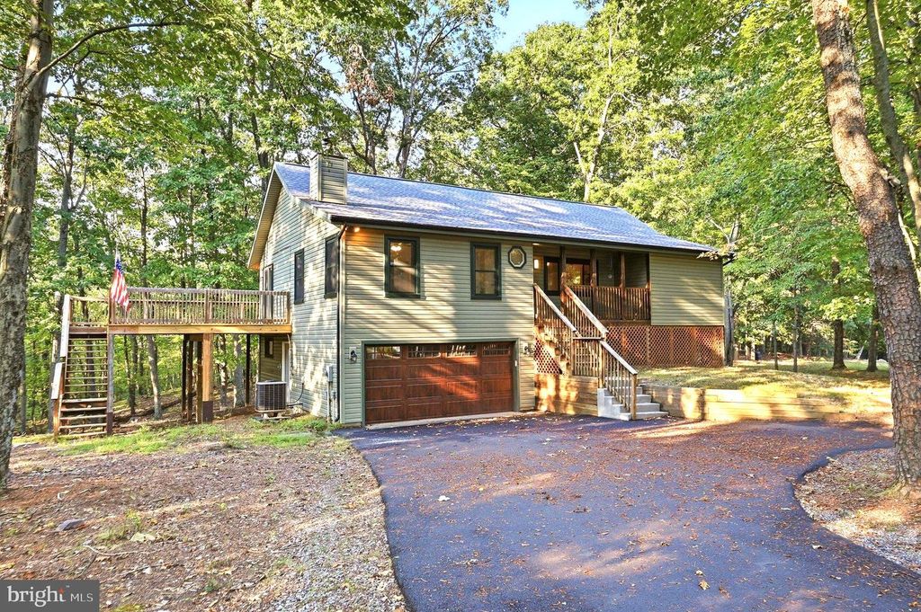 4 PEACE PIPE LN, Hedgesville, WV 25427