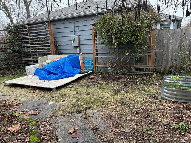 2031 HILYARD St, Eugene, OR 97405