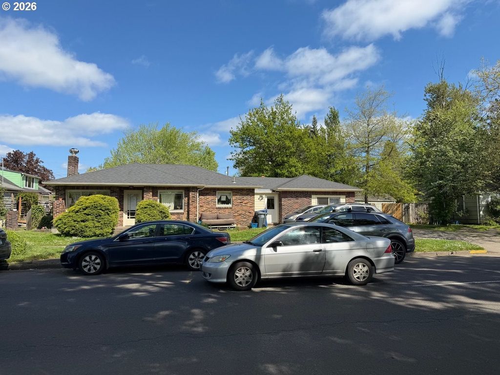 2031 HILYARD St, Eugene, OR 97405