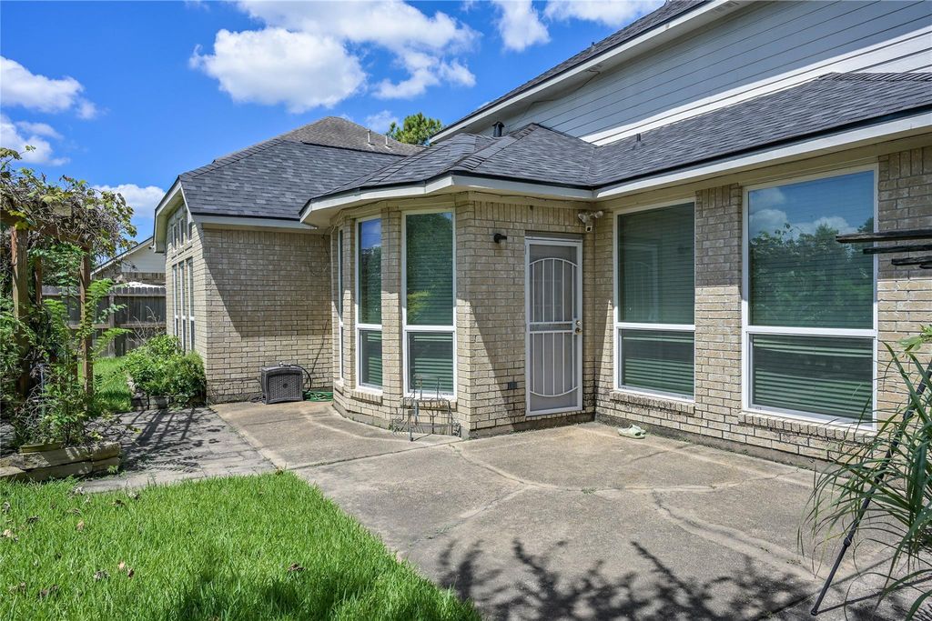 10226 N Laurel Branch Drive Drive, Houston, TX 77064
