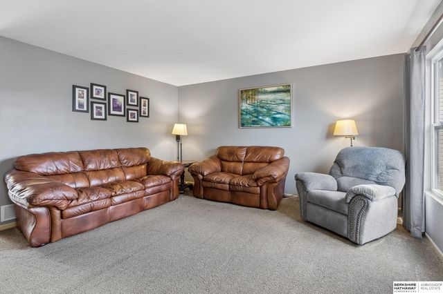 19361 U Street, Omaha, NE 68135