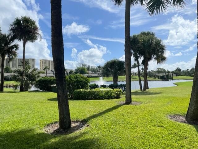 1303 Clubhouse Circle, Jupiter, FL 33477