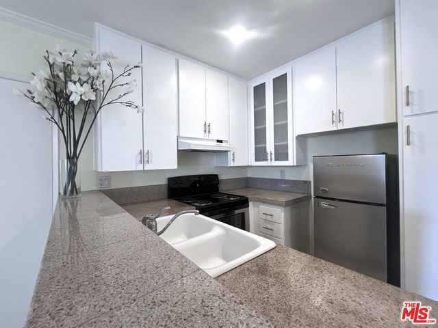 11645 Montana Avenue 323, Los Angeles, CA 90049