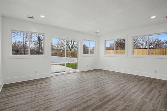 28880 County Road 16, Elkhart, IN 46516