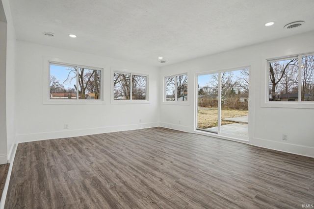 28880 County Road 16, Elkhart, IN 46516