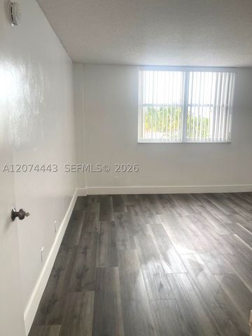 2450 NE 135th St 209, North Miami, FL 33181