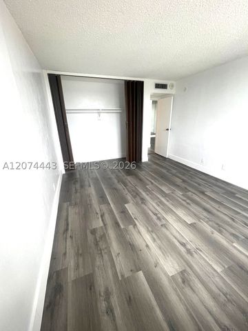 2450 NE 135th St 209, North Miami, FL 33181