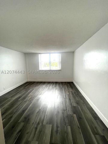 2450 NE 135th St 209, North Miami, FL 33181