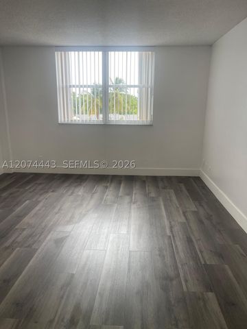 2450 NE 135th St 209, North Miami, FL 33181