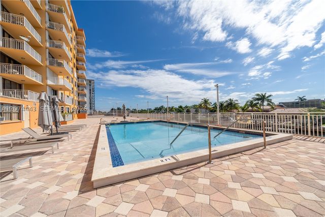 2450 NE 135th St 209, North Miami, FL 33181
