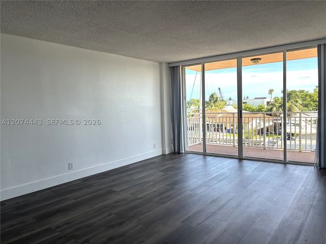 2450 NE 135th St 209, North Miami, FL 33181