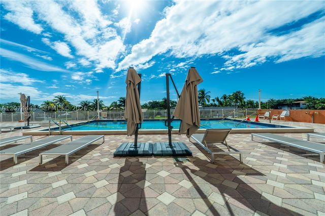2450 NE 135th St 209, North Miami, FL 33181