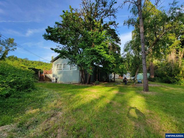 40787 Snow Peak Dr, Lebanon, OR 97355