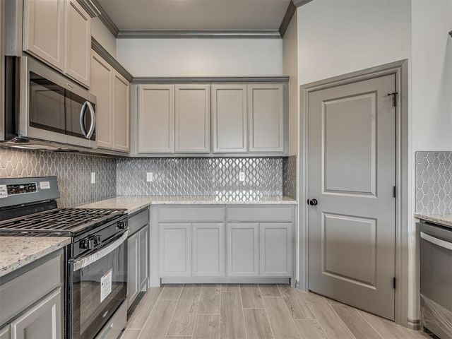 8561 Oak Tree Circle, Edmond, OK 73025