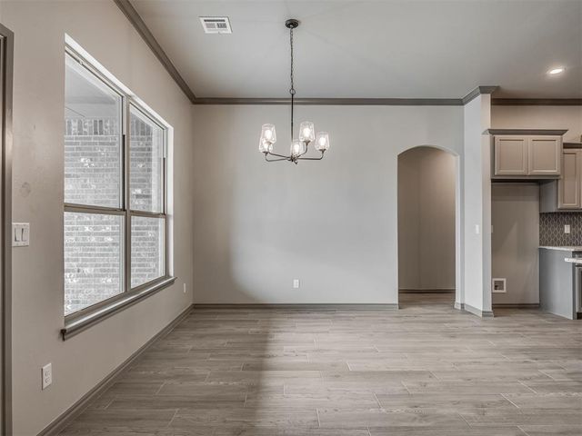 8561 Oak Tree Circle, Edmond, OK 73025