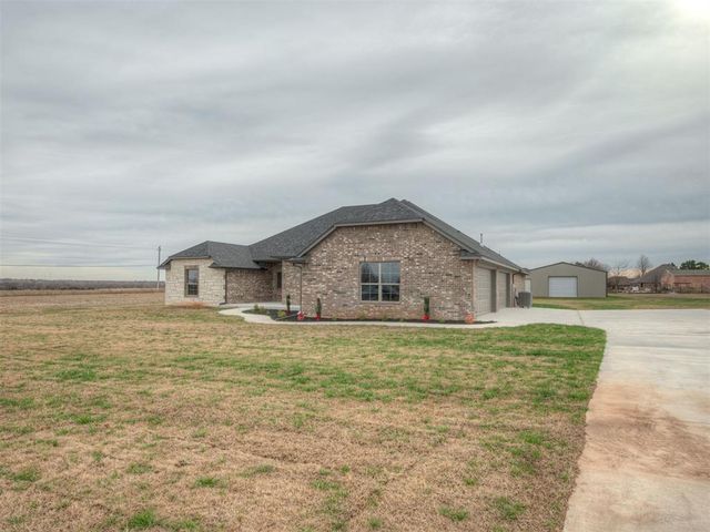 8561 Oak Tree Circle, Edmond, OK 73025