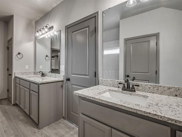 8561 Oak Tree Circle, Edmond, OK 73025