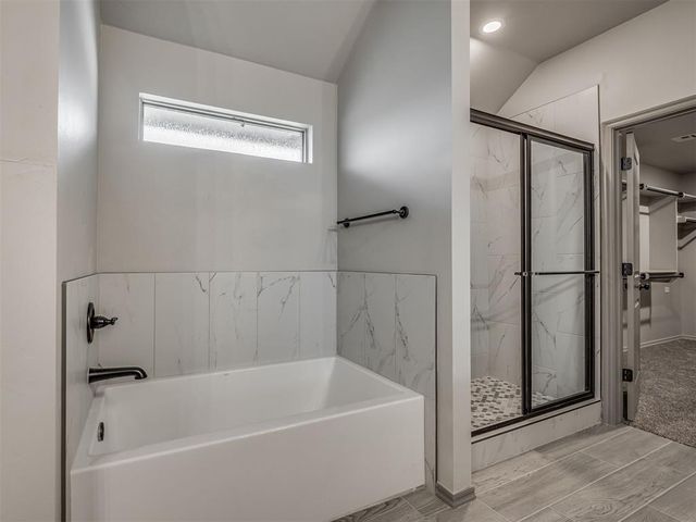 8561 Oak Tree Circle, Edmond, OK 73025