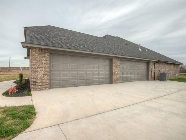 8561 Oak Tree Circle, Edmond, OK 73025