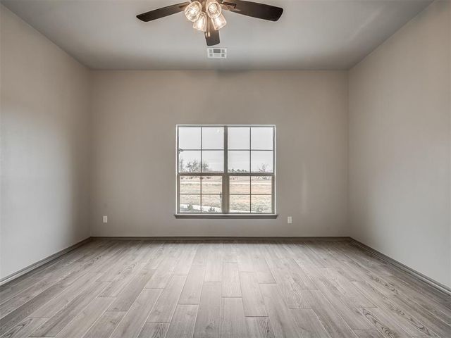 8561 Oak Tree Circle, Edmond, OK 73025