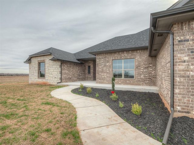 8561 Oak Tree Circle, Edmond, OK 73025