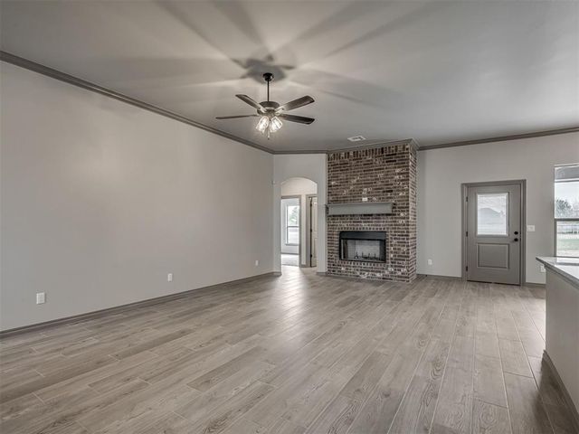 8561 Oak Tree Circle, Edmond, OK 73025