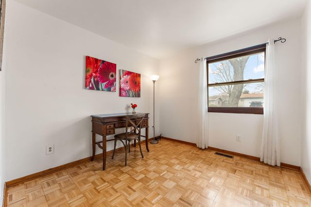 415 Sequoia Drive, Valparaiso, IN 46385