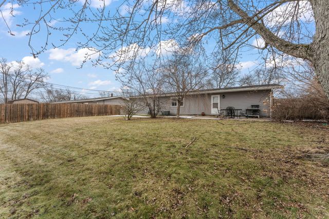 415 Sequoia Drive, Valparaiso, IN 46385