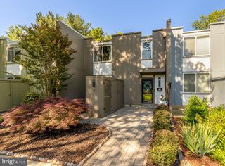11170 FOREST EDGE DR, Reston, VA 20190