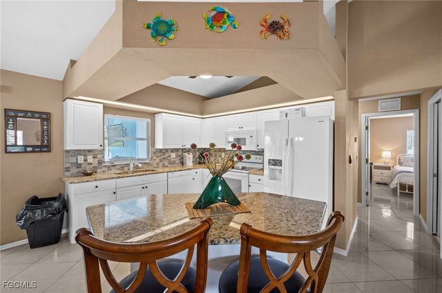 1214 SW Santa Barbara PL, Cape Coral, FL 33991