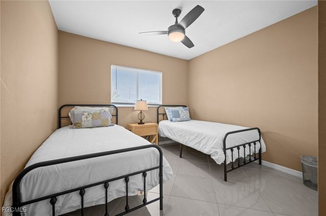 1214 SW Santa Barbara PL, Cape Coral, FL 33991